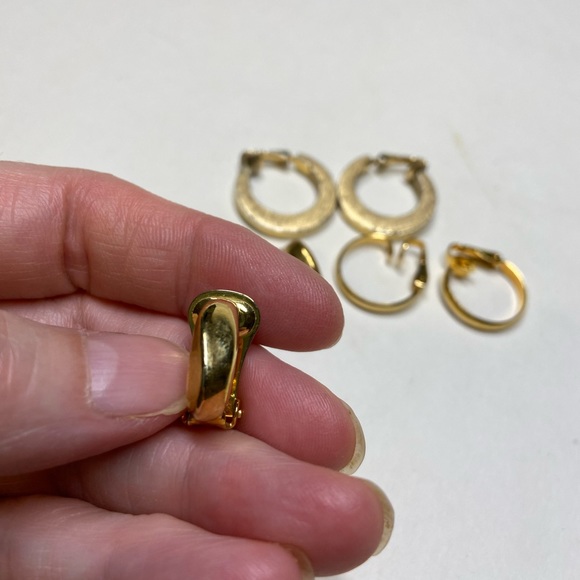 🌹2 Sets of Clip On Earrings🌹 - Picture 2 of 5